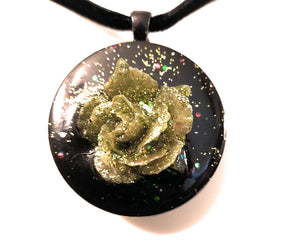 Handmade Green Resin Coated Stainless Steel Rose Pendant Choker